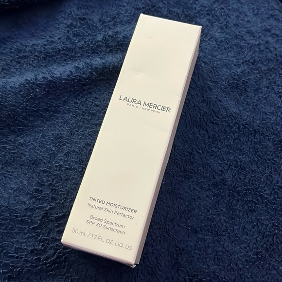 Laura Mercier Tinted Moisturizer SPF 30 in 0N1 Petal - Picture 1 of 3